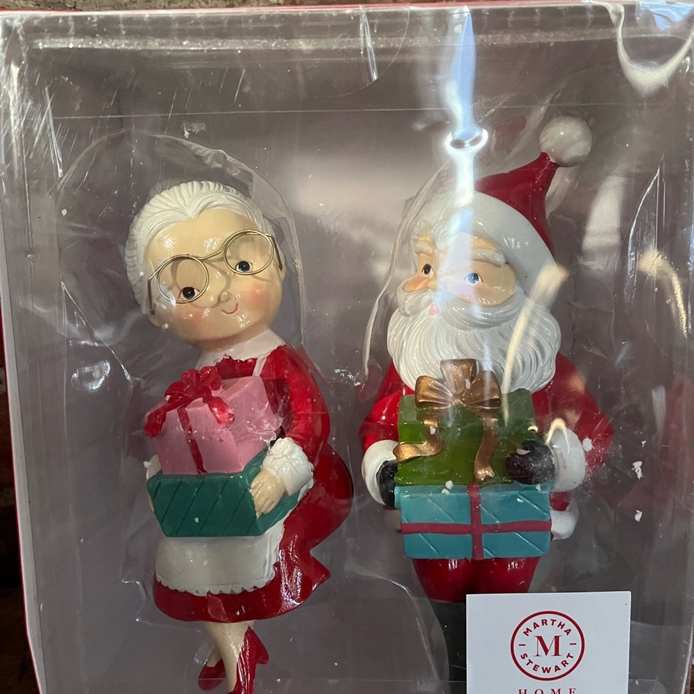 COPY - Martha Stewart, Mr. and Mrs. Santa Claus, they said anywhere with the le… - Picture 10 of 11
